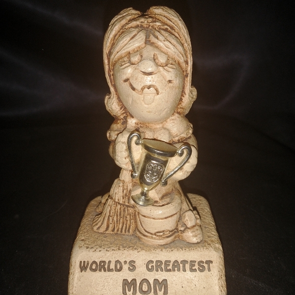 # 1 Mom Vintage Trophy - Picture 4 of 4